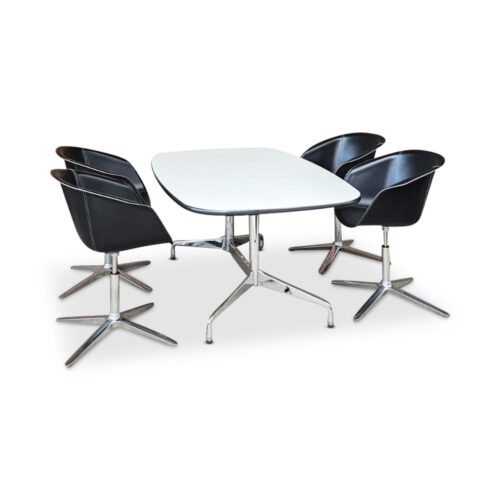 Konferenztisch der Marke Vitra