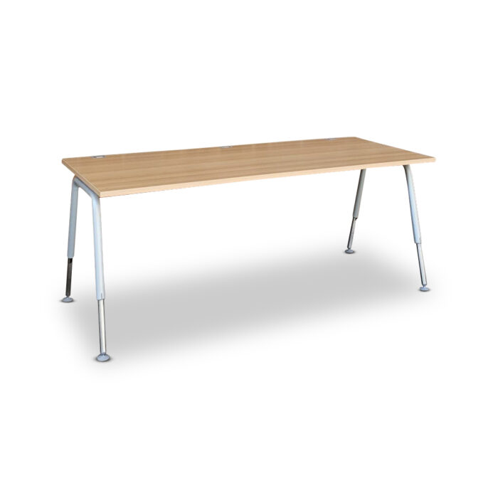 gebrauchte Schreibtische der Marke Planmöbel. Normal gebrauchter Zustand 4