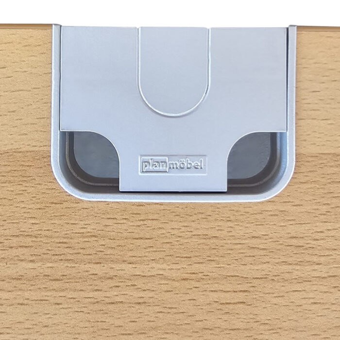 gebrauchte Schreibtische der Marke Planmöbel. Normal gebrauchter Zustand 5