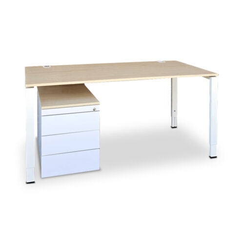 gebrauchte Schreibtische. Normal gebrauchter Zustand