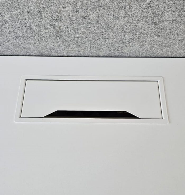 gebrauchte Schreibtischkombinationen für je 2 Personen