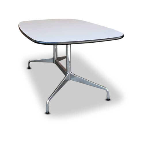 gebrauchter Konferenztisch der Marke Vitra