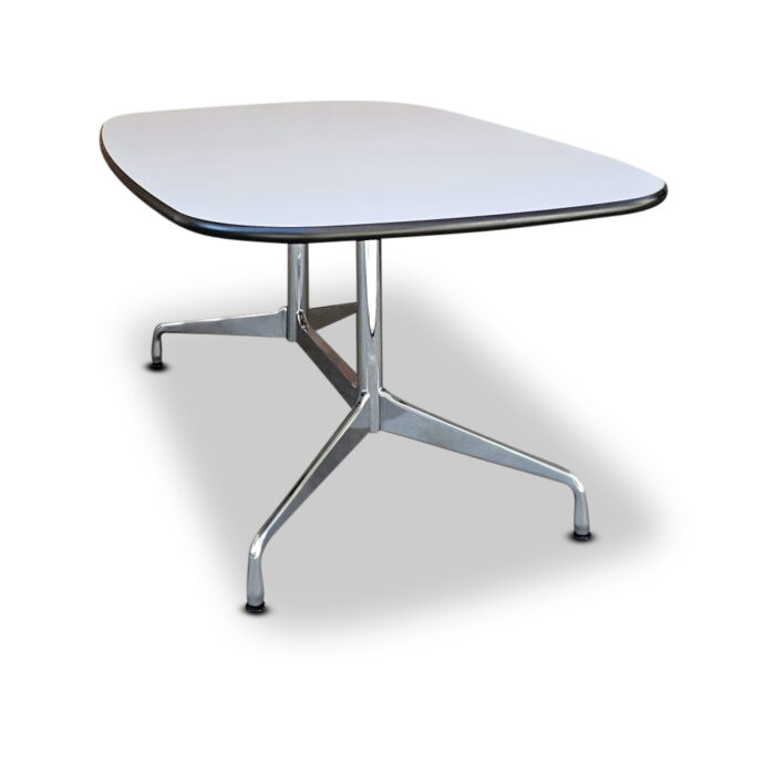 gebrauchter Konferenztisch der Marke Vitra