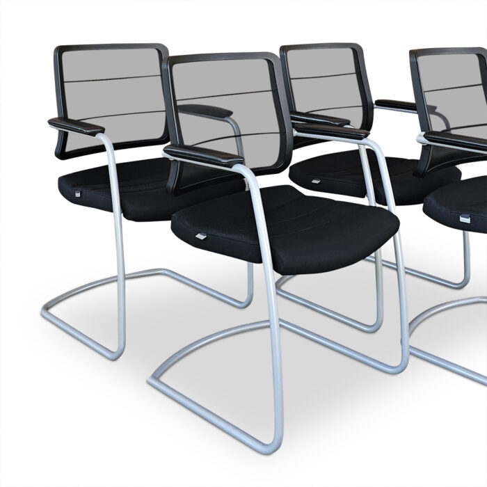 vier gebrauchte Freischwinger der Marke Interstuhl, Modell AirPad 5C35 15