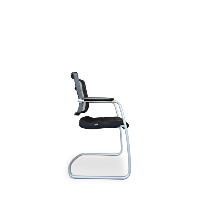 vier gebrauchte Freischwinger der Marke Interstuhl, Modell AirPad 5C35 16