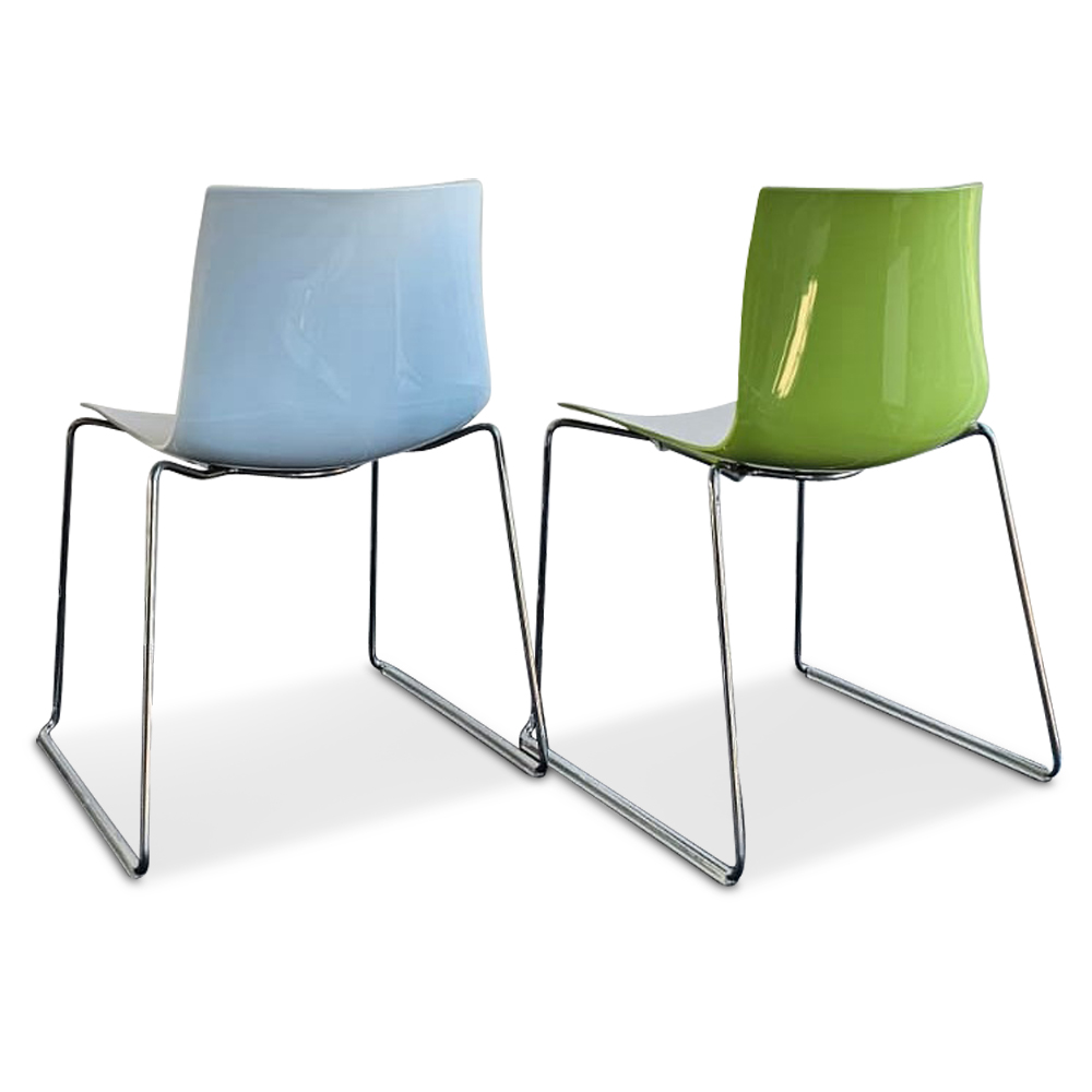 Stapelstühle von ARPER, Modell Catifa 46 2