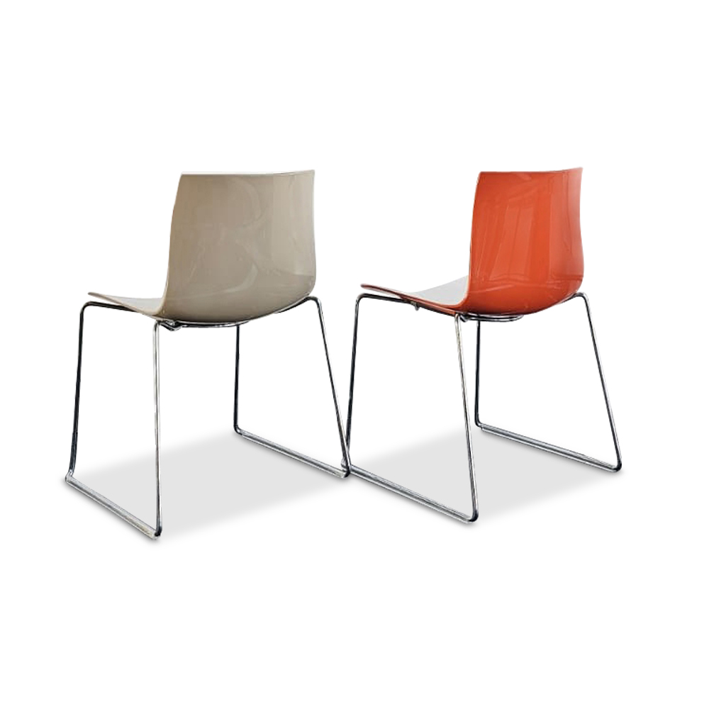 Stapelstühle von ARPER, Modell Catifa 46 3