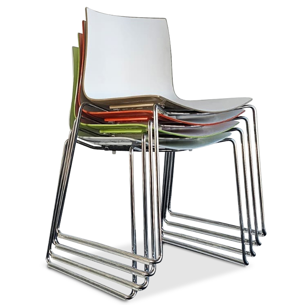 Stapelstühle von ARPER, Modell Catifa 46