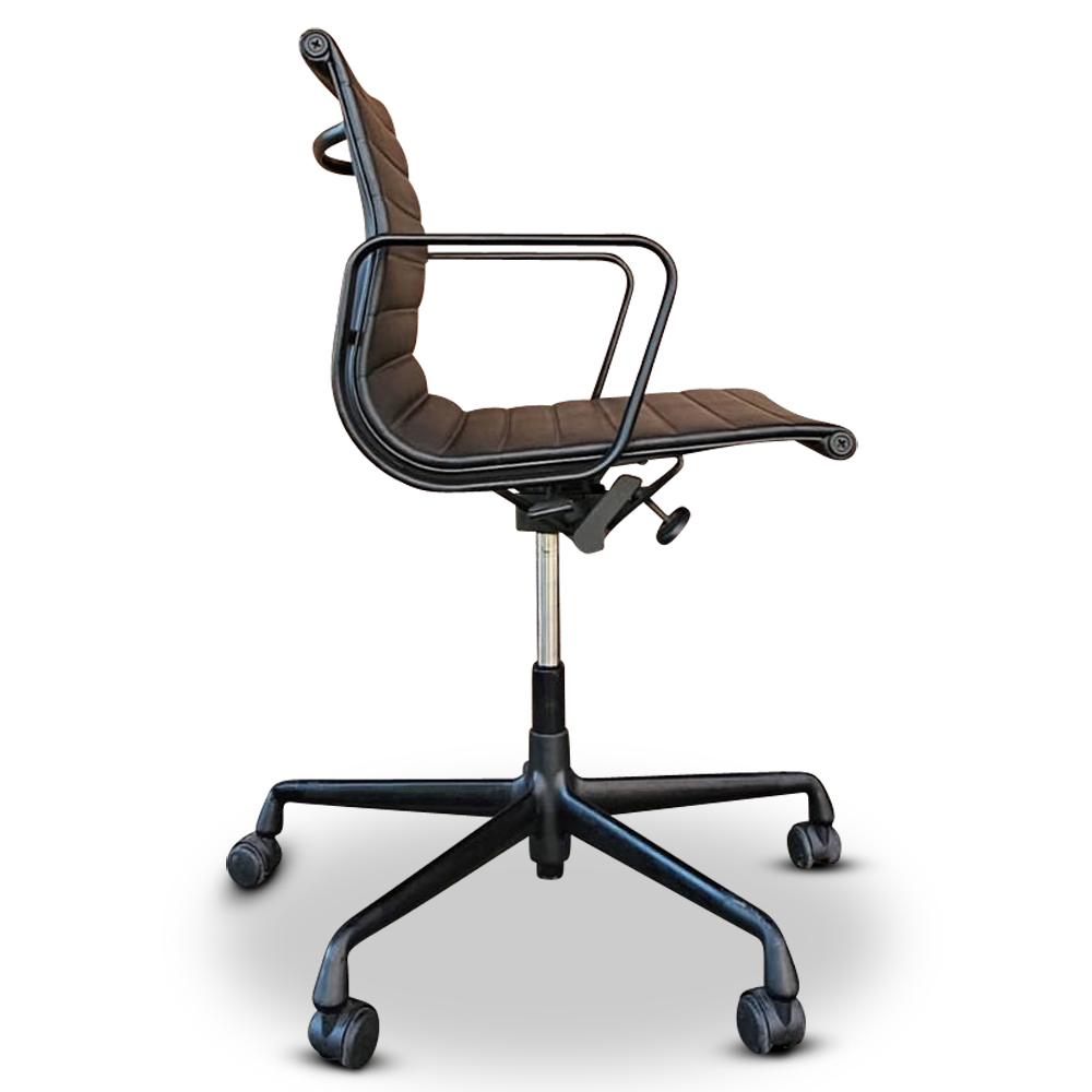 gebrauchte Drehstühle der Marke Vitra, Modell Alu Chair EA 118 3