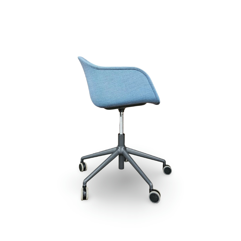 Konferenzstühle von muuto, Modell Fiber Chair – Bild 2