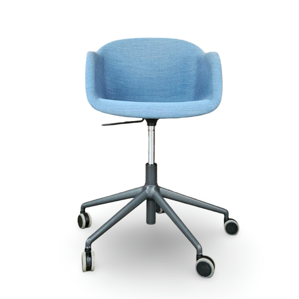 Konferenzstühle von muuto, Modell Fiber Chair – Bild 3