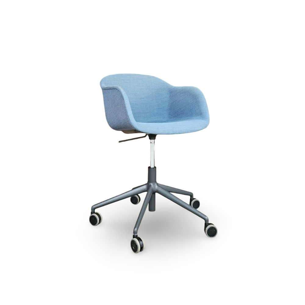 Konferenzstühle von muuto, Modell Fiber Chair – Bild 4