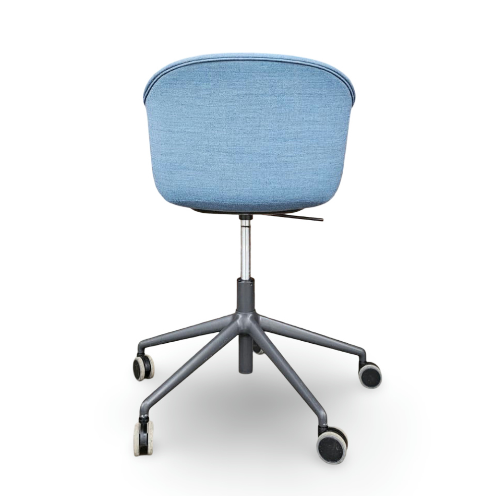 Konferenzstühle von muuto, Modell Fiber Chair – Bild 5