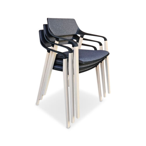 Stapelstühle der Marke Brunner, Modell Halm 2